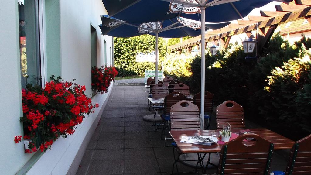 Gasthof Lindenkrug Broderstorf Exterior foto